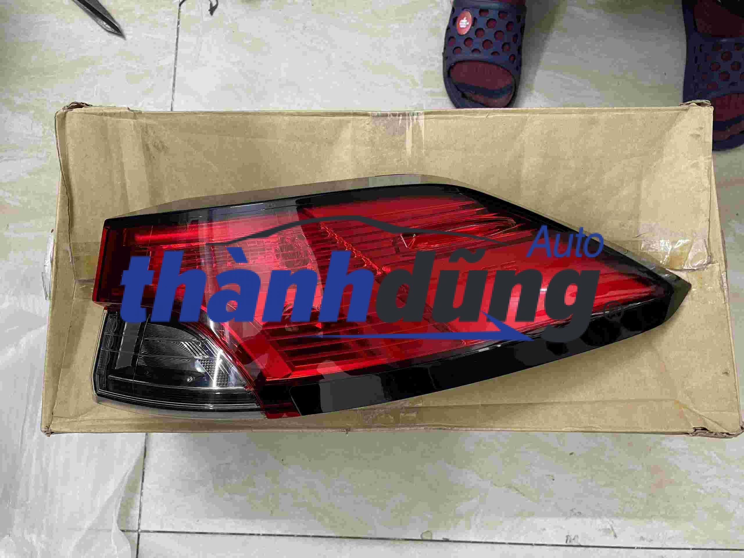 ĐÈN HẬU NGOÀI TRÁI TOYOTA CROSS