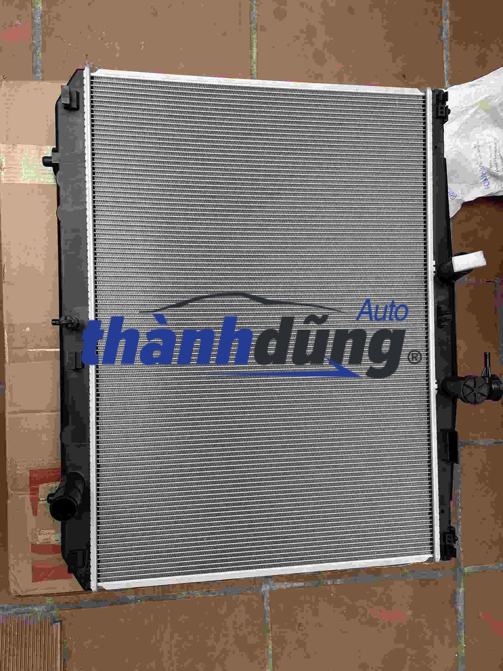 KÉT NƯỚC TOYOTA HIGHLANDER