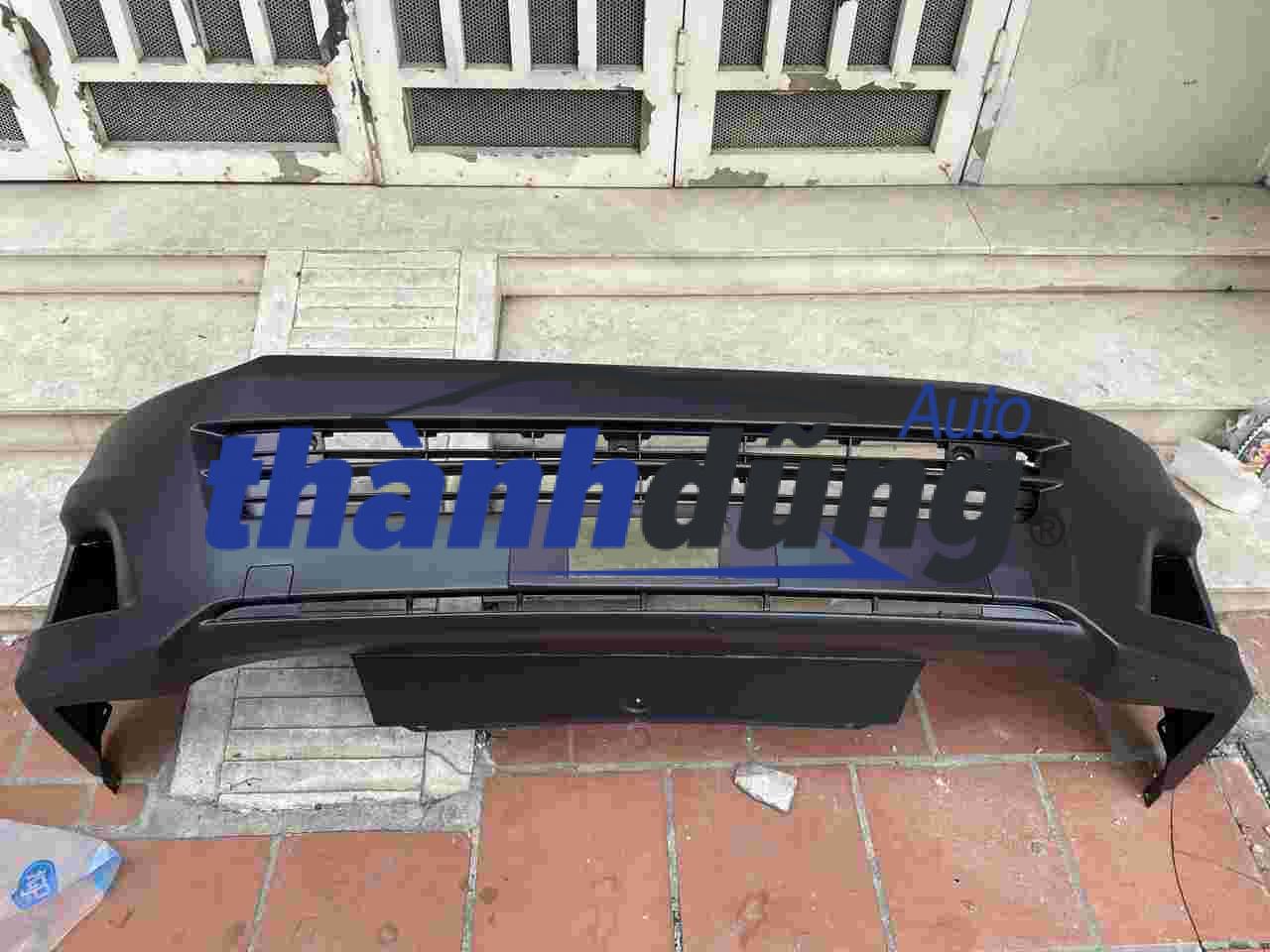 CẢN TRƯỚC TOYOTA HIACE 2014