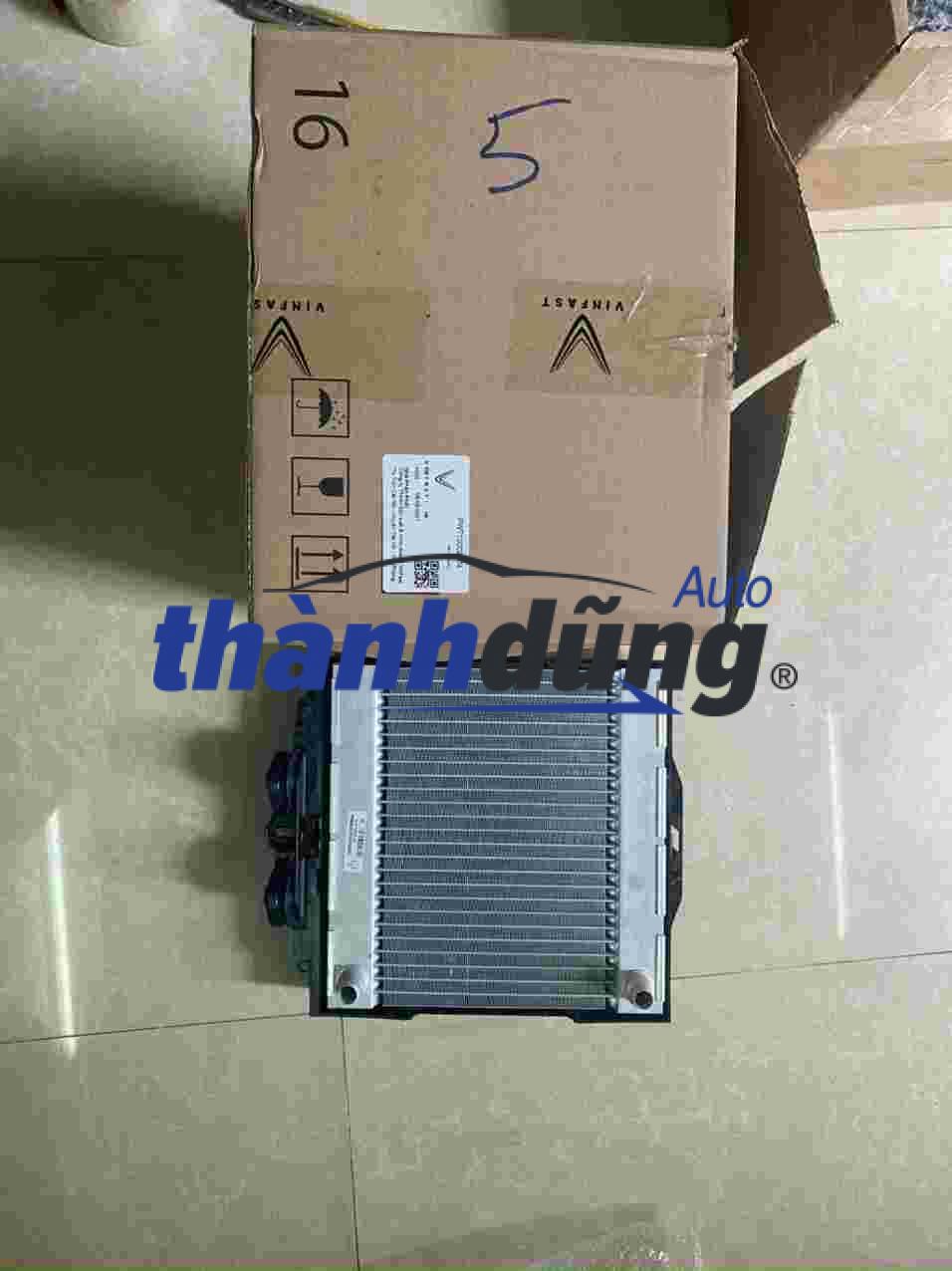 KÉT NƯỚC PHỤ VINFAST LUX SA