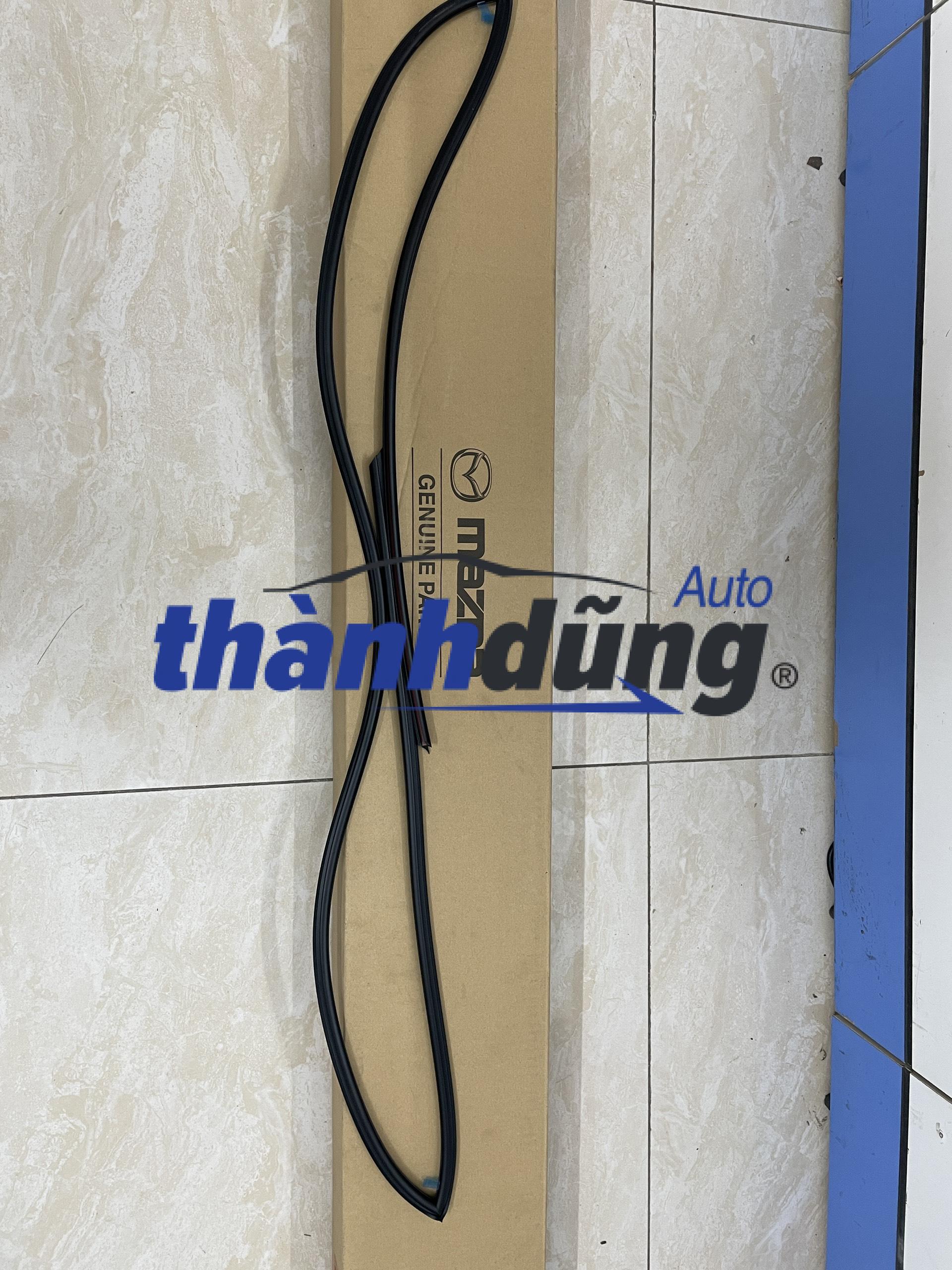 GIOĂNG KÍNH CHẮN GIÓ MAZDA 3