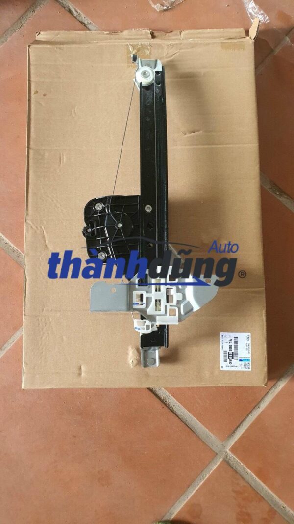 Compa lên kính Peugeot 208