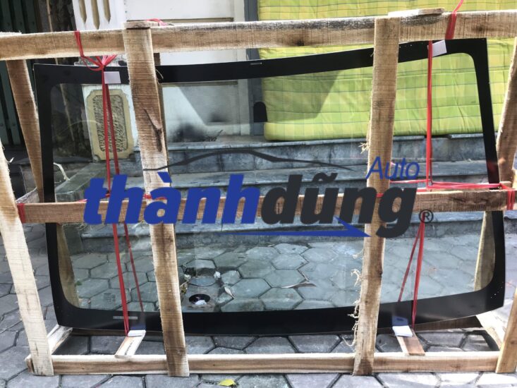 Kính chắn gió trước Toyota Avanza