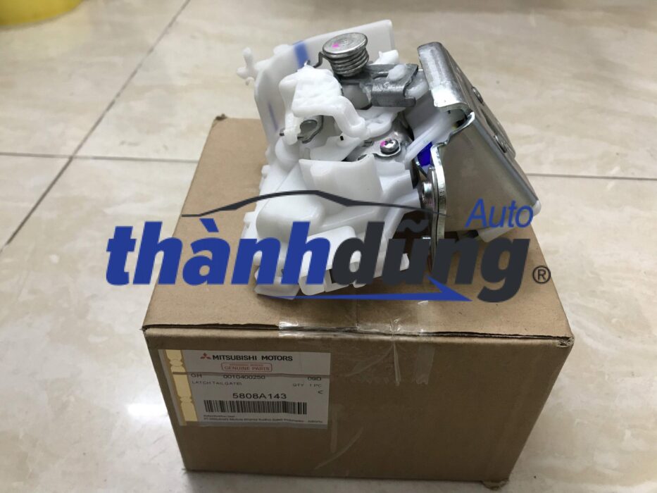 Ổ ngậm cốp hậu Mitsubishi Outlander