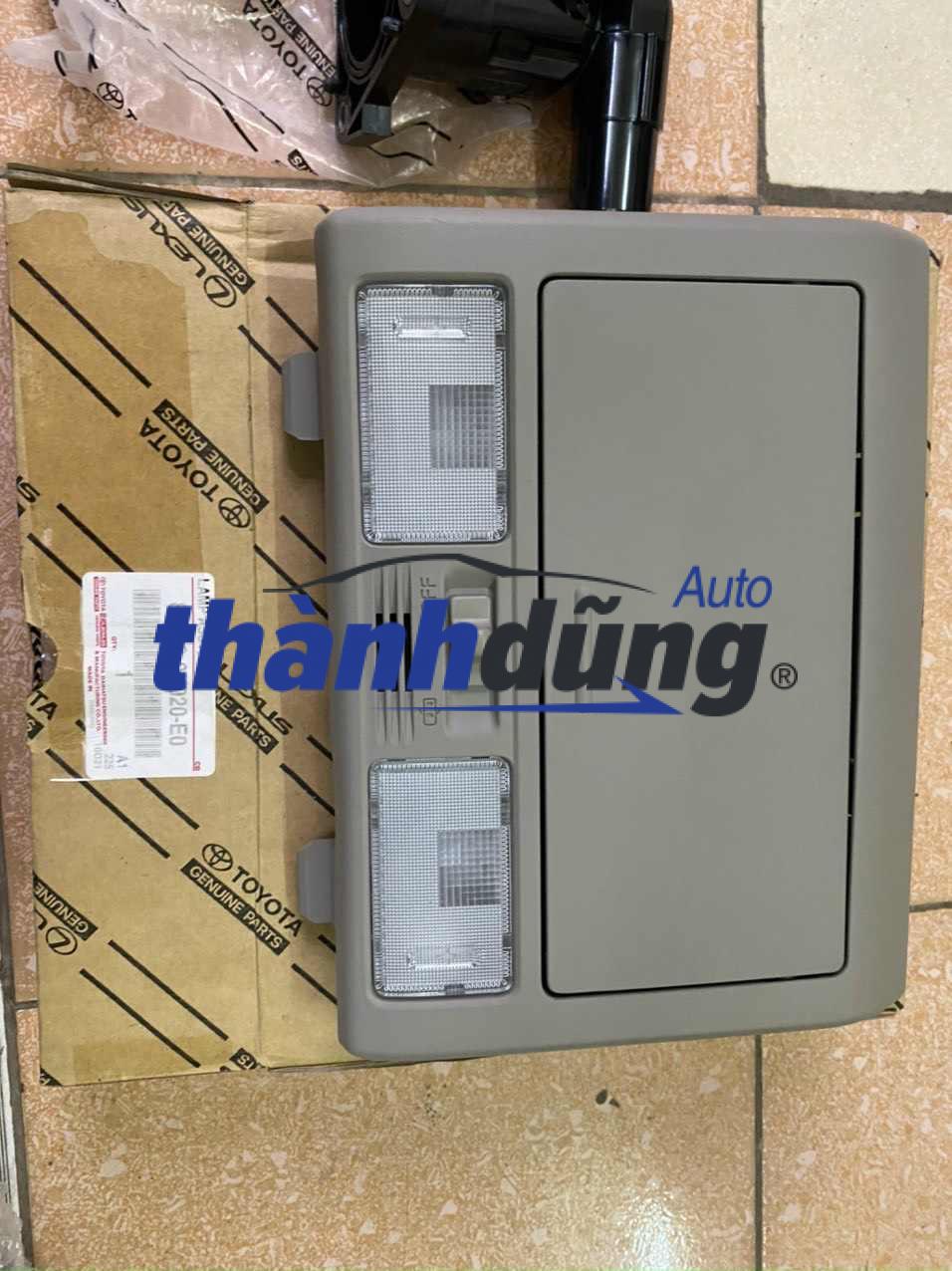 ĐÈN TRẦN TRƯỚC TOYOTA INNOVA