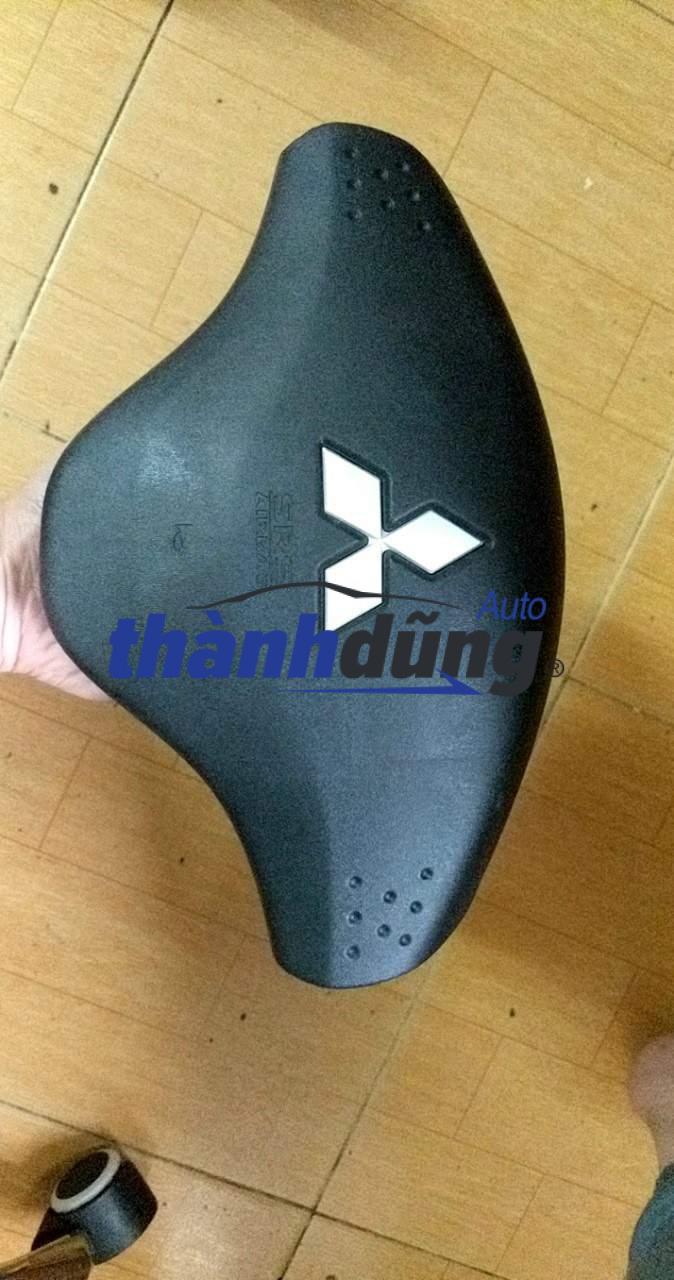 TÚI KHÍ VÔ LĂNG MITSUBSHI TRITON 2009-2014