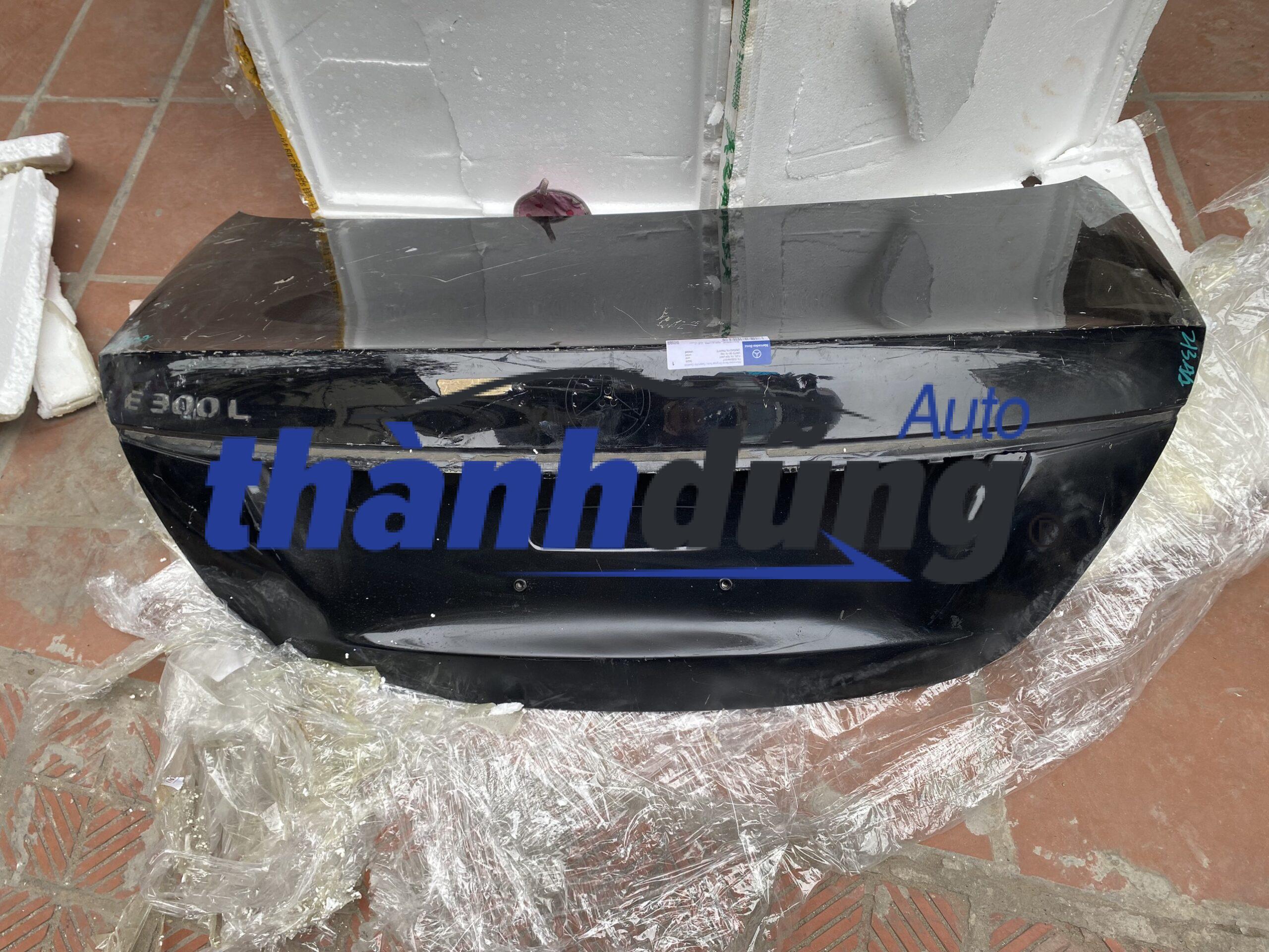 CỐP HẬU MERCEDES E400