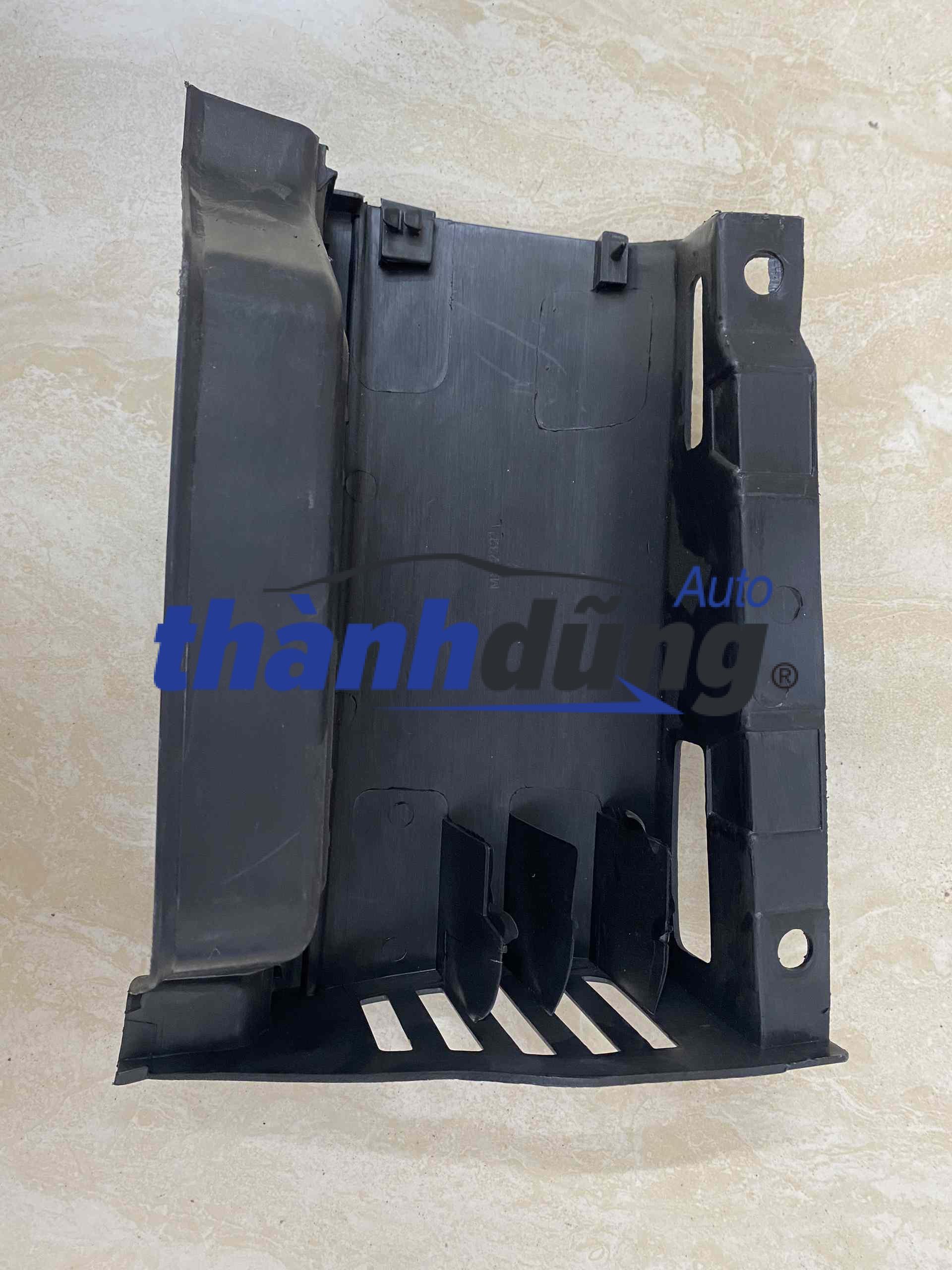 BỆ BƯỚC TOYOTA HIACE 2005-2012