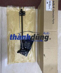 TREO LỐP DỰ PHÒNG KIA CARENS 2007-2010