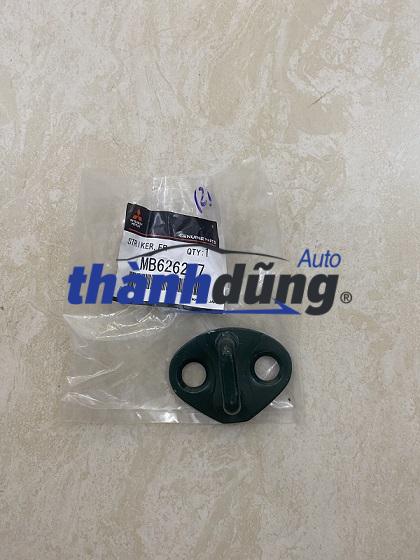 CHỐT MÓC CỬA MITSUBISHI PAJERO