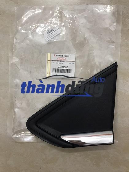 ỐP TAM GIÁC KÍNH CÁNH CỬA MITSUBISHI XPANDER