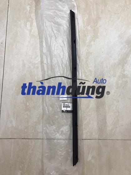 NẸP CHÂN KÍNH TRONG FORD EVEREST