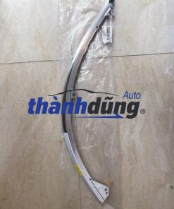 ỐP MẠ VIỀN TRÊN ĐÈN PHA KIA CARNIVAL 2020-2024