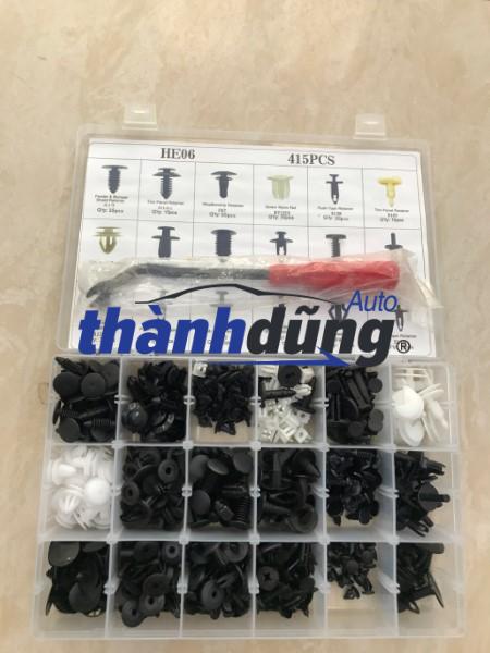 VÍT NHỰA CHẮN BÙN LÒNG DÈ Ô TÔ