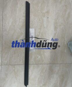 NẸP CHÂN KÍNH TRƯỚC TOYOTA HIACE