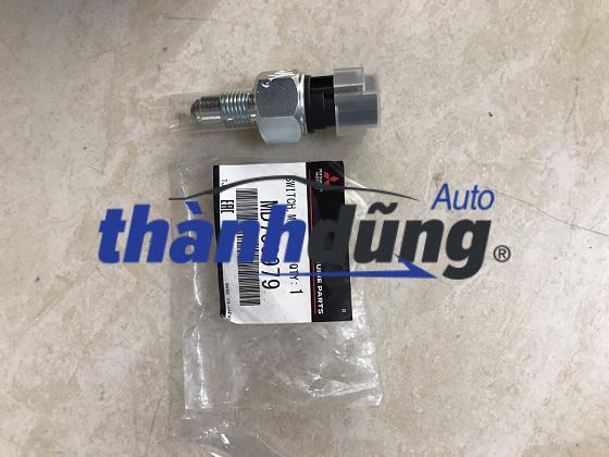CÔNG TẮC BÁO ĐÈN LÙI MITSUBISHI XPANDER