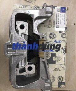 CHÂN ĐẦU MÁY MERCEDES CLA200