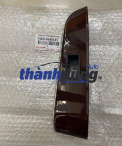 ỐP CÔNG TẮC LÊN KÍNH TRƯỚC PHỤ TOYOTA CAMRY