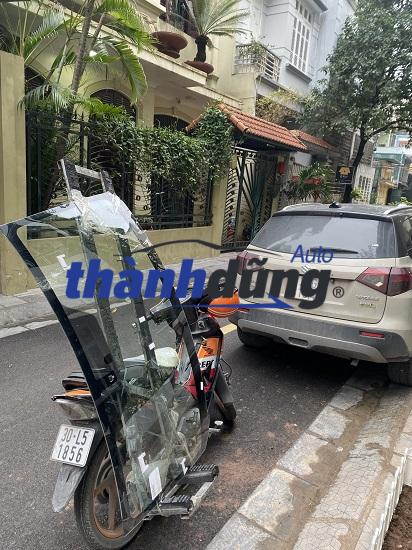 KÍNH CHẮN GIÓ TRƯỚC SUZUKI VITARA 2015