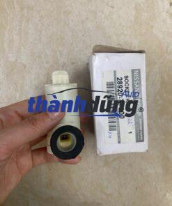 BƠM NƯỚC RỬA KÍNH NISSAN NAVARA NP300