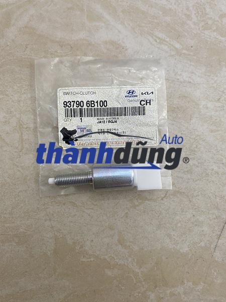 CÔNG TẮC CHÂN CÔN HYUNDAI COUNTY | 937906B100