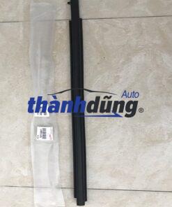 NẸP CHÂN KÍNH NGOÀI TOYOTA LAND CRUISER 2009 | 7571160071