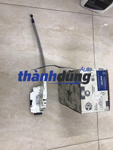 Ổ NGẬM KHÓA CỬA TRƯỚC MERCEDES C300 2008-2015 | 2047201535