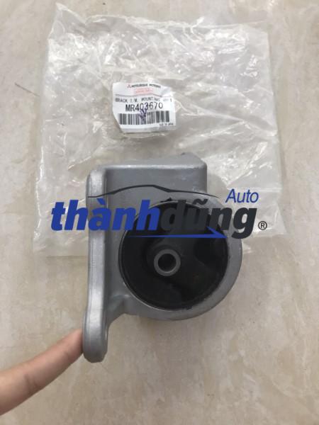 CHÂN MÁY HỘP SỐ MITSUBISHI LANCER GLX 1.6 AT | MR403670