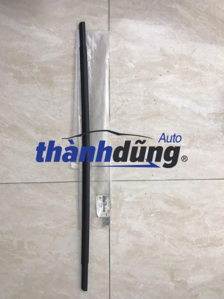 NẸP CHÂN KÍNH TRƯỚC PHẢI HYUNDAI ACCENT 2012 | 822201R000