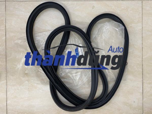 GIOĂNG KHUNG CỐP HẬU HYUNDAI SANTAFE 2012 | 873212W000