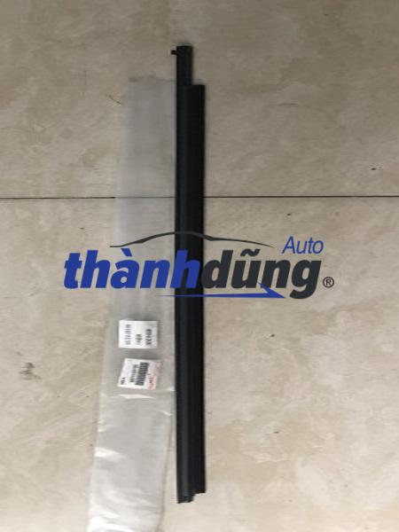 NẸP CHÂN KÍNH TOYOTA YARIS 2014-2021 | 682100D190 - Ảnh 2