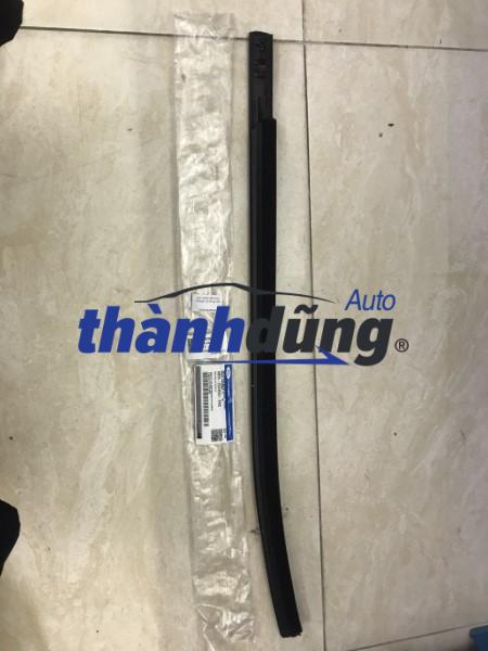 NẸP CHÂN KÍNH NGOÀI FORD RANGER 2019 | AB3Z2625554F