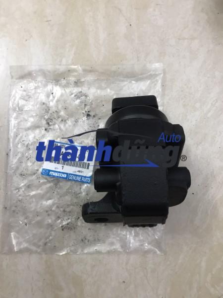 CHÂN MÁY PHẢI MAZDA 626 2002 | GA2A-39-060