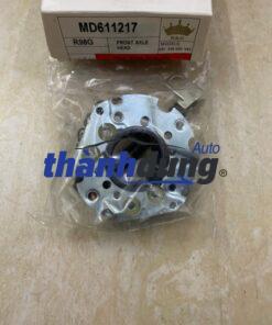 CHỔI THAN ĐỀ MITSUBISHI PAJERO 1999-2006 | MD611217