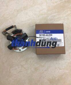 CHỔI THAN ĐỀ KIA K200 | 36180-4A200