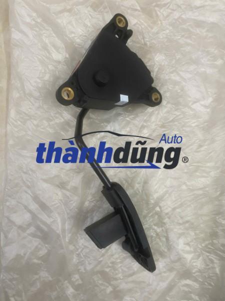 BÀN ĐẠP CHÂN GA NISSAN TIIDA 2008-2013 | 180021JY0A