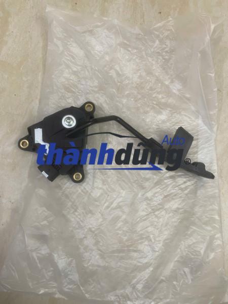 BÀN ĐẠP CHÂN GA NISSAN TIIDA 2008-2013 | 180021JY0A