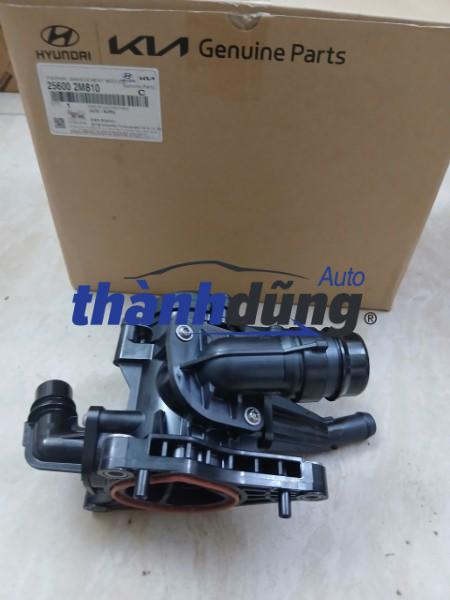 CỤM VAN HẰNG NHIỆT KIA SORENTO 2021-2025 | 256002M810