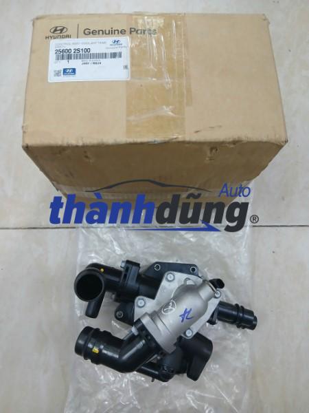 CỤM VAN HẰNG NHIỆT HYUNDAI SANTAFE 2020-2024 | 256002S100