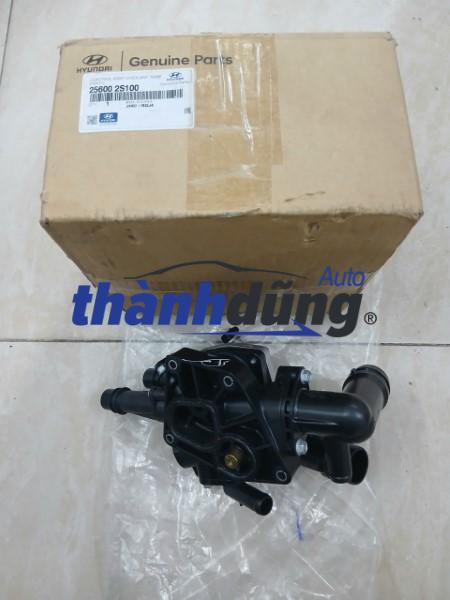 CỤM VAN HẰNG NHIỆT HYUNDAI SANTAFE 2020-2024 | 256002S100