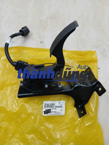 BÀN ĐẠP CHÂN GA KIA BONGO 3 2004-2010 | 327004E000