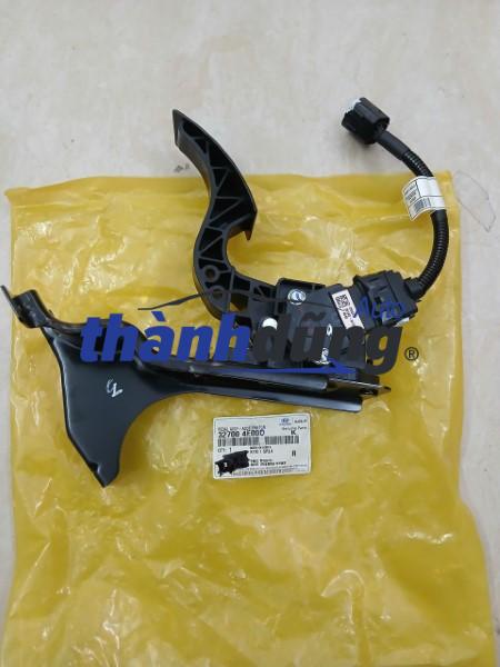 BÀN ĐẠP CHÂN GA KIA BONGO 3 2004-2010 | 327004E000