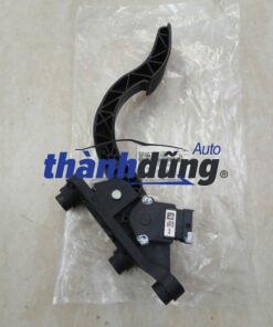 BÀN ĐẠP CHÂN GA HYUNDAI STAREX 2012-2018 | 327004H102