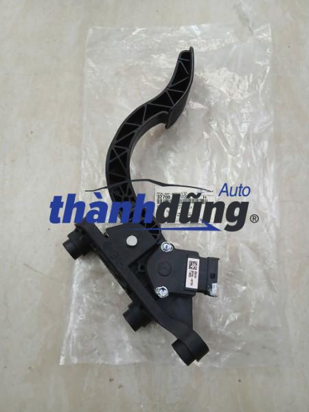 BÀN ĐẠP CHÂN GA HYUNDAI STAREX 2012-2018 | 327004H102