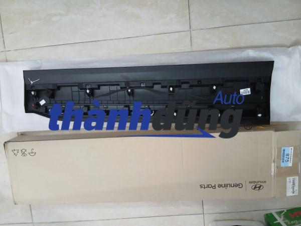 NẸP SƯỜN CÁNH CỬA HYUNDAI SANTAFE 2021-2025 | 87721S1200SCR