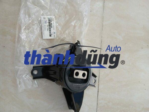 21830R0100 CHÂN MÁY TRÁI KIA CARNIVAL 2020-2026