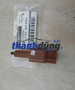 CÔNG TẮC CHÂN PHANH NISSAN NAVARA 2007-2015 | 25300AT300