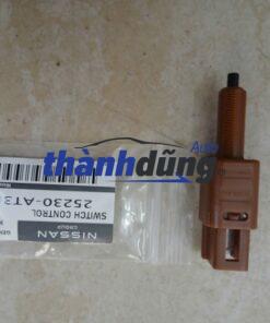 CÔNG TẮC CHÂN PHANH NISSAN NAVARA 2007-2015 | 25300AT300