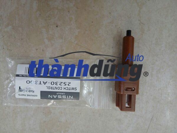 CÔNG TẮC CHÂN PHANH NISSAN NAVARA 2007-2015 | 25300AT300