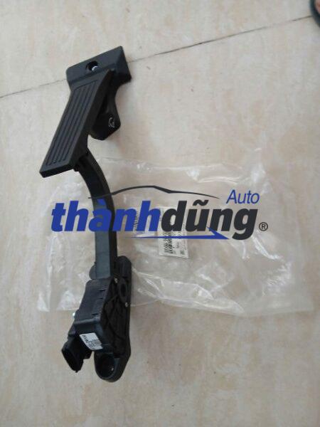 BÀN ĐẠP CHÂN GA HYUNDAI SANTAFE 2013-2020 | 327002W100